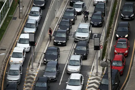 Prazo do IPVA para placas finais 5 e 6 vence nesta segunda (24)