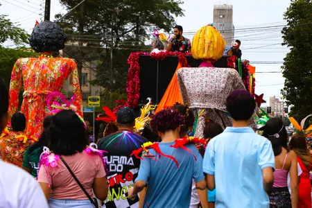Pré-carnaval anima foliões em arapongas; veja a programação