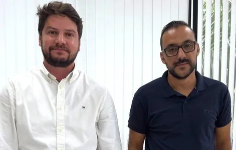 Prefeito de Arapongas, Rafael Cita (PSD), e o secretário da Saúde, Carlos Eduardo Arruda