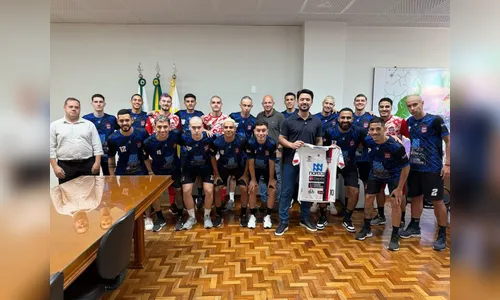 Equipe do Apucarana Futsal é recebida pelo prefeito Rodolfo Mota