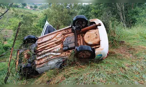 Capotamento na PR-272 deixa quatro feridos em Cruzmaltina