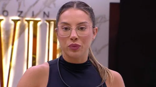 Renata contou para Eva e Vilma sobre a situação de João Gabriel e João Pedro com o público.
