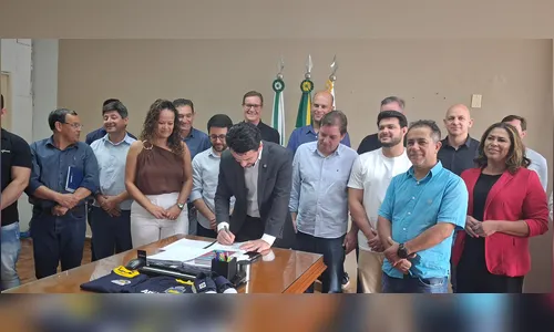 Rodolfo sanciona leis sobre gratificações e salários dos servidores