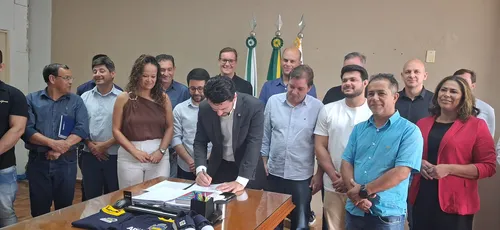 Rodolfo Mota assina sanção de leis envolvendo o funcionalismo