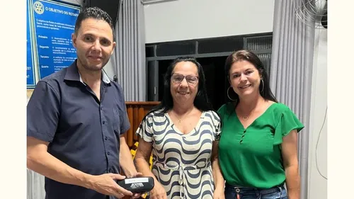 Rotary Club de Apucarana entrega óculos a estudantes da rede municipal