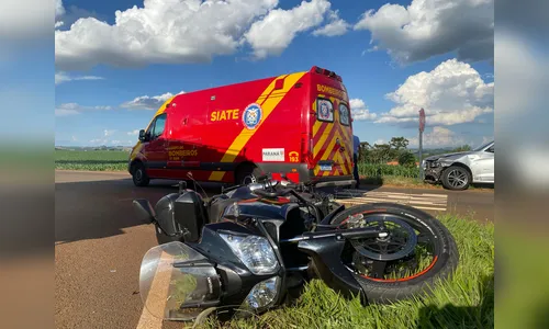 Casal fica ferido após acidente entre moto e BMW na Rodovia do Milho