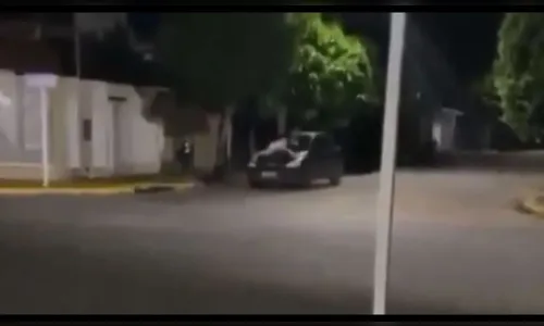 Vídeo mostra mulher sendo arrastada no capô de veículo pelo marido