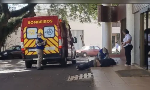 Homem é apedrejado no centro de Cascavel