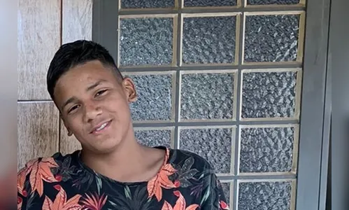 Estudante sobrevive após ser picado por 4,5 mil abelhas