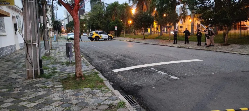 Travesti é baleada após cliente se recusar a pagar por programa no PR