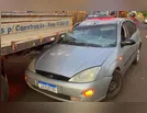Motorista perde controle e bate carro em caminhão parado em Ivaiporã