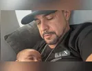 Zezé Di Camargo mostra reencontro com a filha após sete dias separados