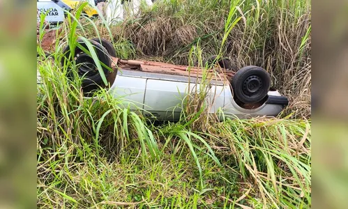 Veículo é encontrado capotado na estrada que liga Jandaia a Cambira