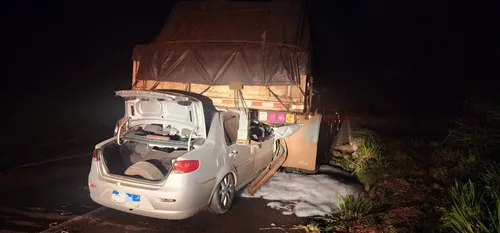 A Polícia Rodoviária Federal (PRF) realizou o teste de bafômetro, que não indicou a presença de álcool no corpo do condutor do caminhão
