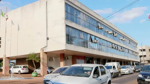 A Prefeitura de Apucarana decretou luto oficial de três dias na cidade em sinal de profundo pesar pela morte do papa Francisco nesta segunda-feira (21)