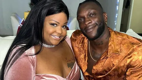 A cantora surpreendeu ao revelar que seu casamento de pouco mais de 1 ano com o ator Cosme Santiago chegou ao fim