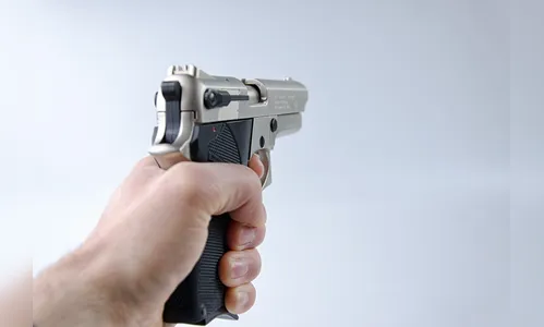 Bandido assalta e ameaça atirar no pé de menino de apenas 12 anos
