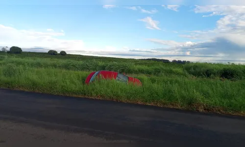 Capotamento de carro na BR-376 mobiliza Corpo de Bombeiros