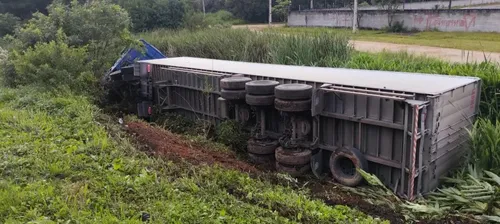 Acidente aconteceu na manhã desta quinta-feira (10)