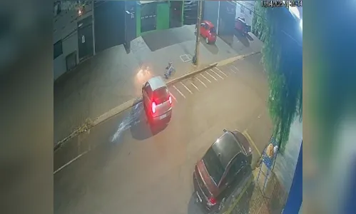 Câmera flagra momento em que pedestre é atropelado em Apucarana; veja