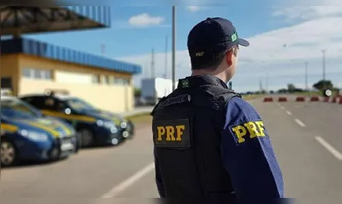 PRF apreende 15 veículos em frente ao Parque Ney Braga, em Londrina