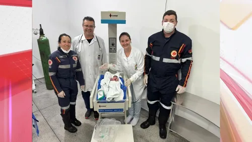 Apressadinhos: gêmeos nascem em ambulância a caminho do hospital no PR