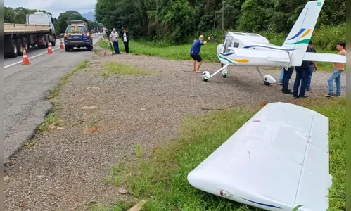 Avião que fez pouso forçado na BR-101 teve que ser desmontado; veja