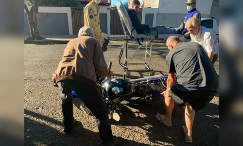 Motociclista de 17 anos fica ferido após acidente em Apucarana