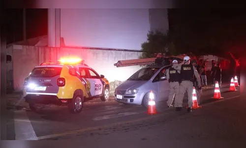 Motorista bêbado atropela bebê e é impedido de fugir por moradores