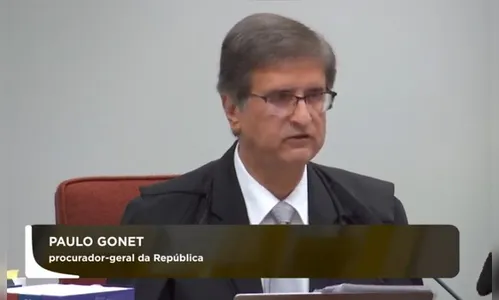 Bolsonaro acompanha julgamento do STF que pode torná-lo réu