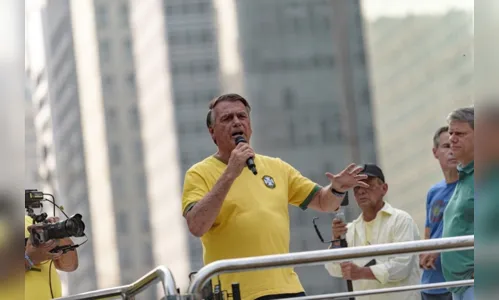 Bolsonaro leva pai de santo, padre e rabino para ato pró-anistia