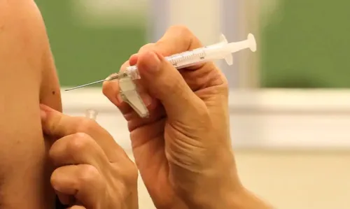 Campanha nacional de vacinação contra gripe começa nesta segunda-feira