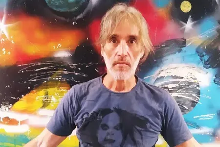 Cantor, compositor e professor de música, ele perdeu o trabalho no fim do ano passado e foi despejado da casa onde morava na Lapa, no Rio de Janeiro