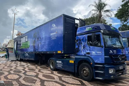 Carreta oferta capacitação em robótica, inteligência artificial e transformação digital