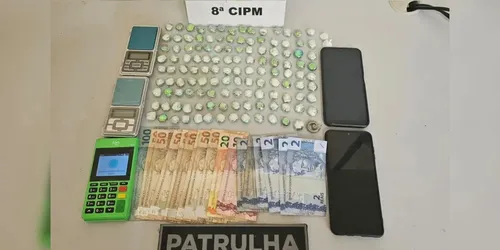 Casal é preso com mais de 100 buchas de maconha e R$ 500 no Paraná