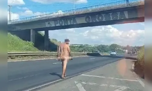 'Peladão': vídeo flagra homem nu caminhando pela BR-376 no Paraná
