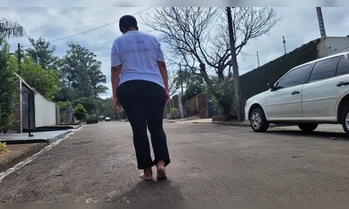 Humildade e fé: devota passa a Sexta-feira Santa descalça após graça