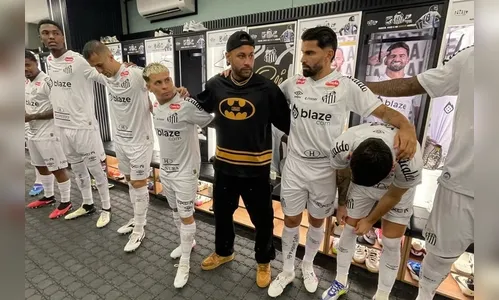 Craque Neto detona Neymar por roupa de Batman