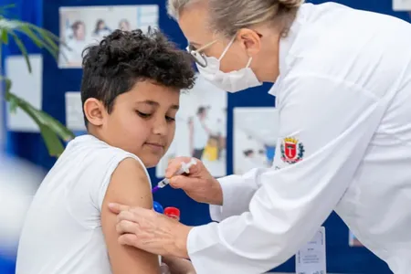 Começa nesta segunda a vacinação nas escolas do Paraná