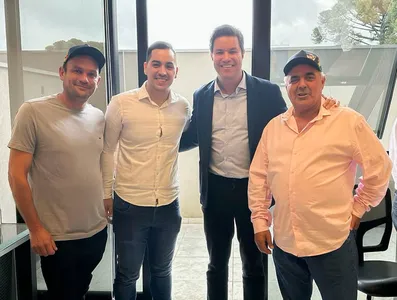 Comitiva de Kaloré com secretário Guto Silva