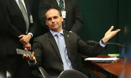 Eduardo Bolsonaro formaliza pedido de licença para ficar nos EUA