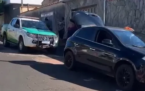 Criança ficou no porta-malas e foi encontrada pela Polícia Civil