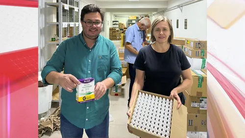 Diretor da Regional de Saúde mostra as doses de vacina contra a gripe
