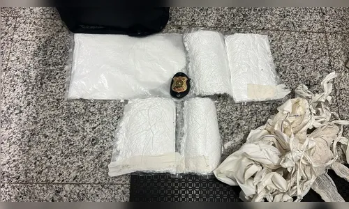 Passageiro é preso com cocaína presa no corpo em aeroporto do Paraná