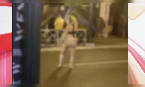 Mulher dança pelada no centro de cidade do Paraná; veja vídeo