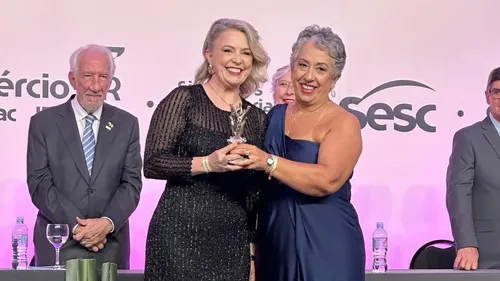 Empresária de Ivaiporã é homenageada com Prêmio Mulher Empreendedora