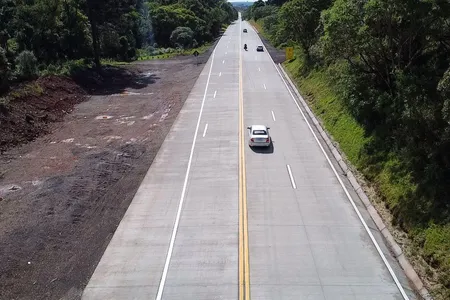 Entre as estradas que foram pavimentadas por meio da concretagem está a PRC-280, que liga o Oeste e o Sudoeste do Estado