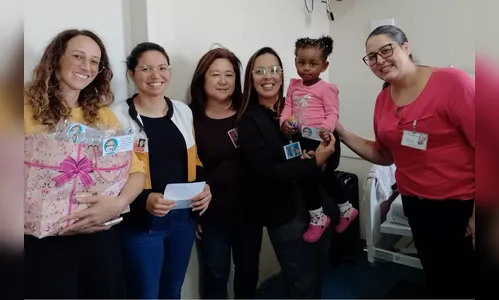 Pacientes do Hospital da Providência recebem chocolates