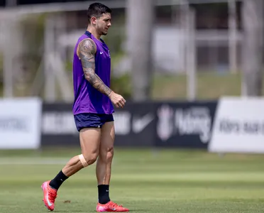 Garro intensifica fortalecimento, mas não tem prazo para voltar