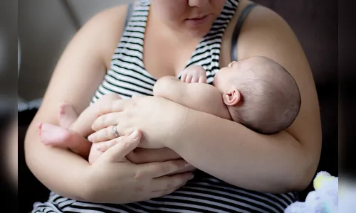 Homem é preso por agredir companheira com bebê no colo em Arapongas